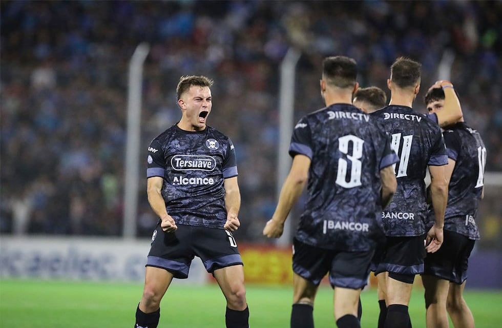 Belgrano mantiene lejos de la cima a Instituto y a los tucumanos