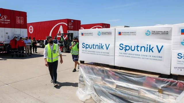 LLegaron otras 500 mil dósis de la Sputnik a la Argentina. En Córdoba preparan la distribución.