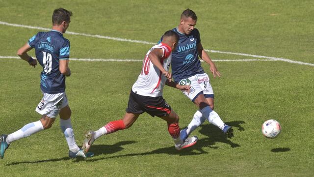 Damián Arce salió con una molestia. En duda para la visita a All Boys (Facundo Luque).