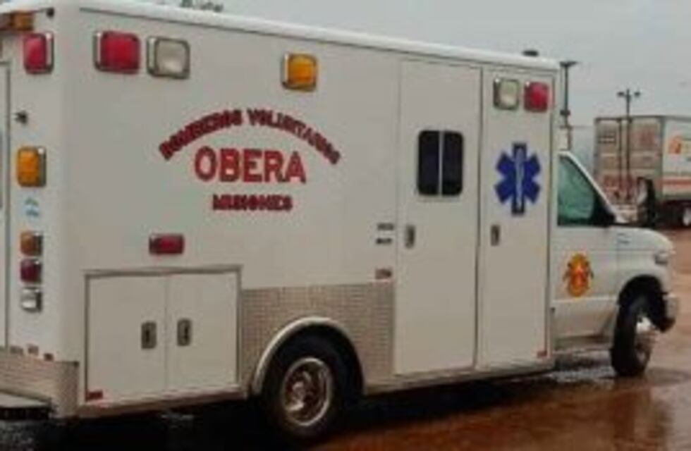 Entregaron una ambulancia traída de Estados Unidos a Bomberos de Oberá