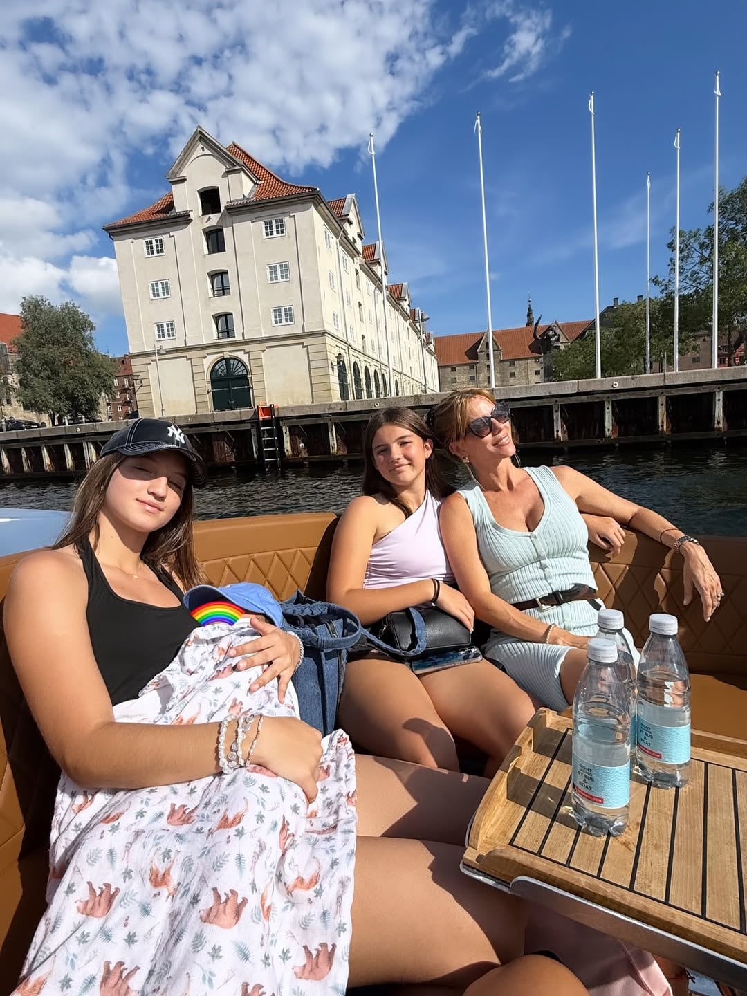 Nicole Neumann en Europa con esposo e hijos.