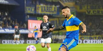 Darío Benedetto marcó el segundo de Boca contra Belgrano en la Bombonera