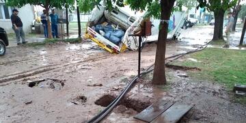 Camión de Ashira en el barro