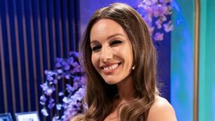 Espalda al descubierto y mucho brillo: Pampita se llevó todas las miradas con un vestido a puro glamour