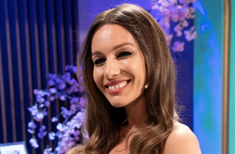 Espalda al descubierto y mucho brillo: Pampita se llevó todas las miradas con un vestido a puro glamour