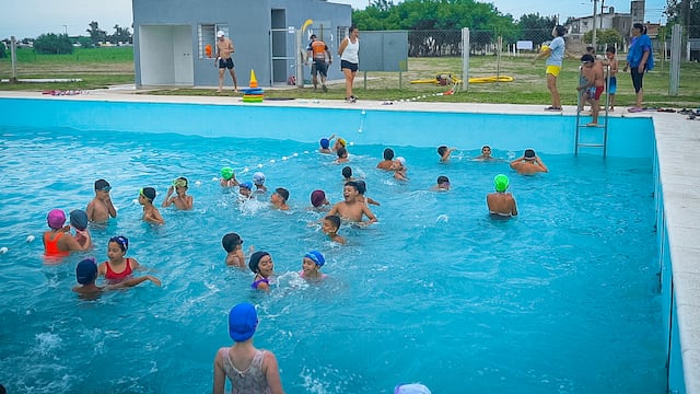 Pileta Municipal Arroyito sector sur