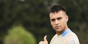 Lautaro Martínez, delantero de la selección argentina, en el entrenamiento en Ezeiza. (Prensa Argentina)
