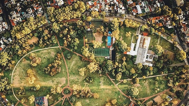 Foto actual del dron de Federico Romero sobrevolando el Parque Saavedra
