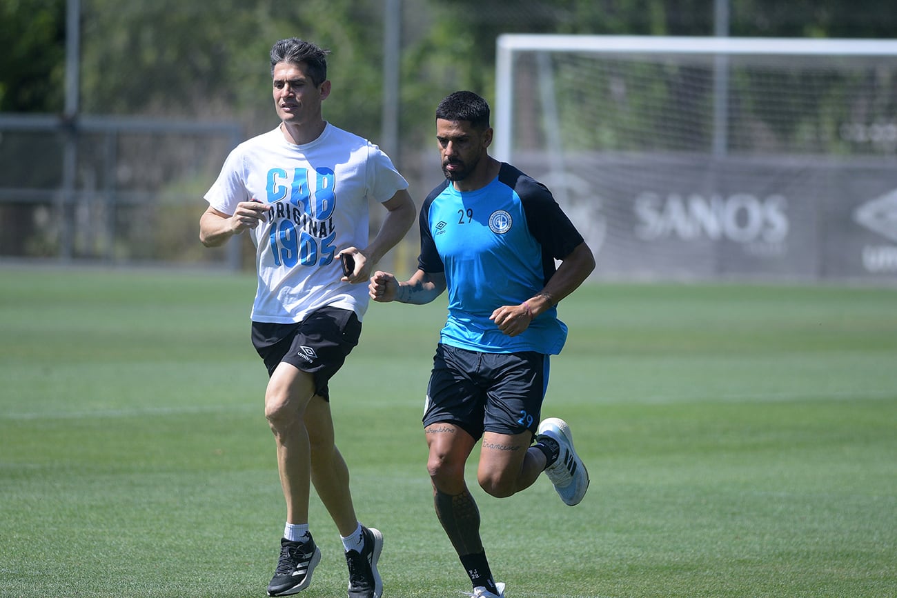 Franco Jara en la práctica abierta de Belgrano que se prepara para visitar a Boca el próximo sábado. (José Gabriel Hernández / La Voz)