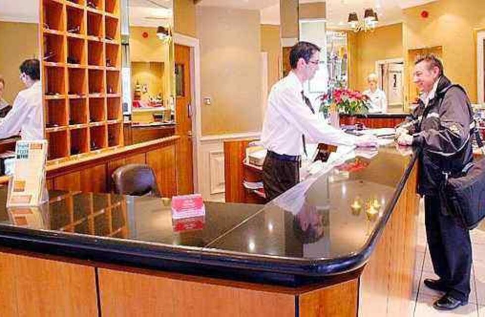 Piden vacunas para el sector hotelero y gastronómico de la provincia