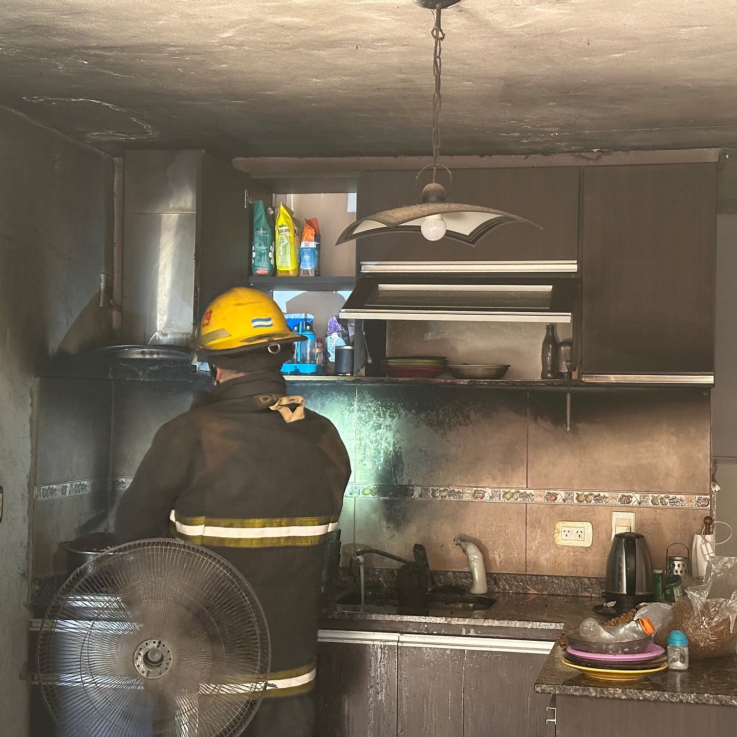 Bomberos de Arroyito actuaron en una asistencia médica y en un principio de incendio