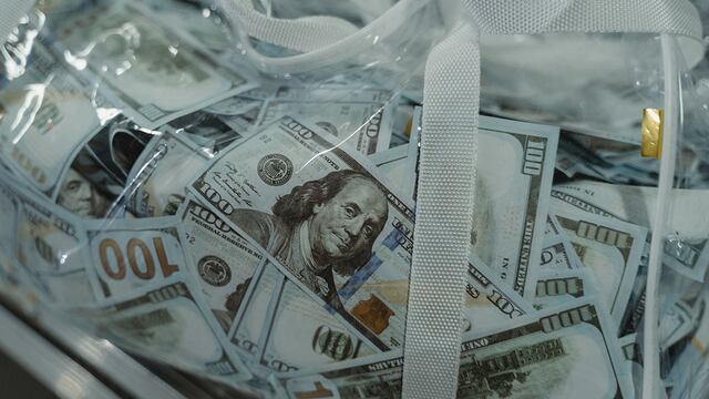 Dólar "Blue" por las nubes: cerró a $495 este martes.