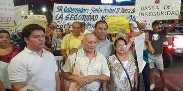 Vecinos se movilizaron en el Patio Olmos para pedir por más seguridad en los barrios de Córdoba.