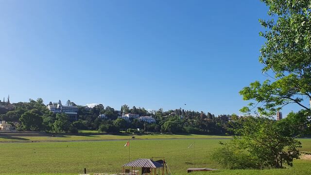 Costanera de Villa Carlos Paz, a días del comienzo del verano 2020. (Foto: VíaCarlosPaz).