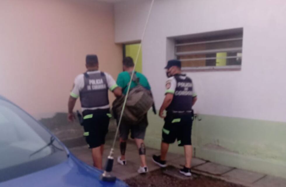 Mina Clavero: turista detenido por pegarle a su novia, en un hotel