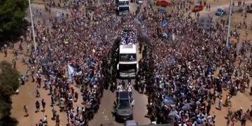 Comenzó la caravana de los campeones del mundo.