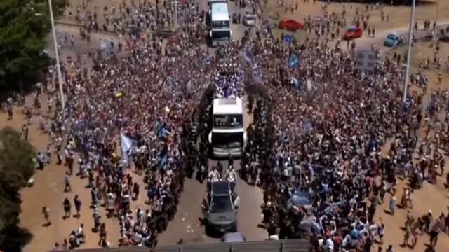 Comenzó la caravana de los campeones del mundo.