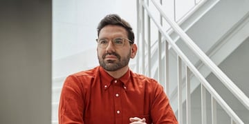 Damián Betular y la torta que preparó de 20 mil dólares.