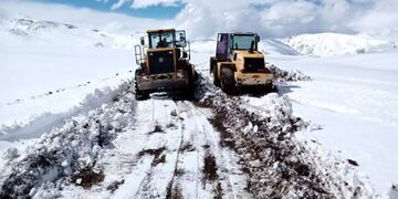 Un fuerte temporal de nieve obligó a evacuar al personal de Guardaparques que opera en la Laguna del Diamante y cerrar los accesos hasta nuevo aviso. Imagen Ilustrativa