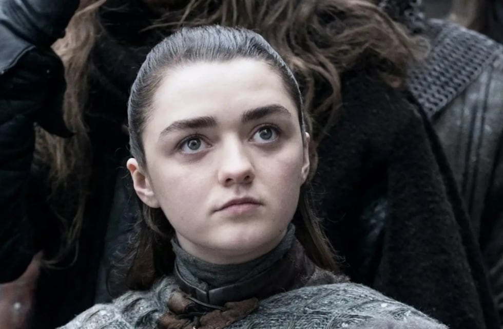 Maisie Williams, “Arya” de Game of Thrones, impactó con un radical cambio de look para una miniserie
