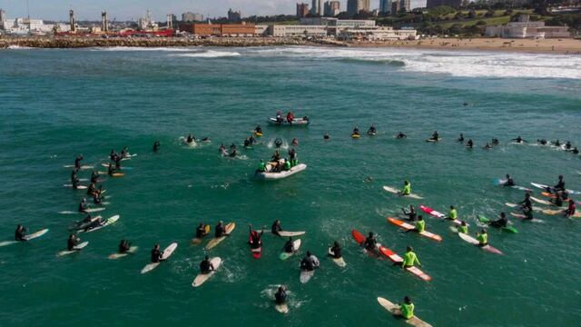 Playa Grande fue el lugar elegido para homenajear al reconocido surfista marplatense