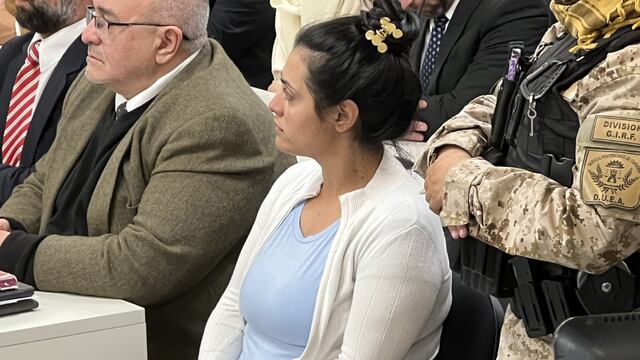 La reacción de Brenda Agüero tras conocer la sentencia. (Javier Colomer / La Voz)