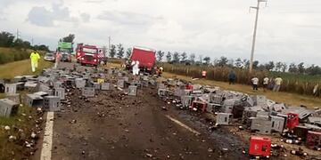El accidente involucro a dos camiones. (Foto: Redes sociales)