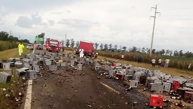 El accidente involucro a dos camiones. (Foto: Redes sociales)