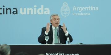 El presidente Alberto Fernández encabezó el lanzamiento del DNI para personas no binarias.