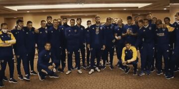 El plantel de Boca aislado, envió un emotivo mensaje a sus juveniles. / Captura.