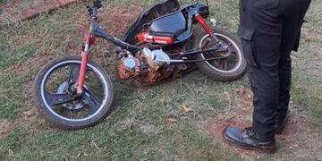 Recuperan motocicleta robada en Oberá y detienen a un joven.