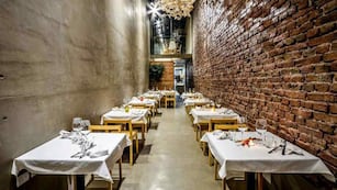 El salón de El Papagayo tiene 2.30 de ancho por 36 metros de largo. (El Papagayo)