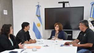La ministra de Educación de Jujuy, Miriam Serrano, en reunión con dirigentes sindicales.