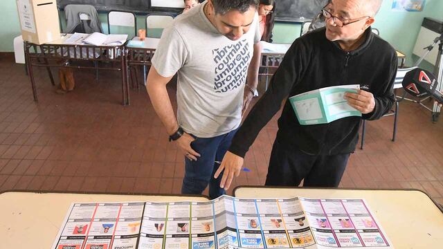 La primera experiencia de Boleta Única en las PASO para intendentes y concejales en siete departamentos mendocinos que se desdoblaron de las provinciales, fue polémica ya que hubo gran cantidad de votos anulados. De ahí que se modificará el diseño de la BU. 
Foto:José Gutierrez / Los Andes