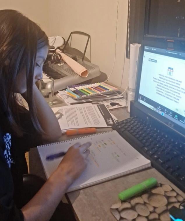 Lara Ghione tiene 12 años y ya cursa una diplomatura en la UAI.