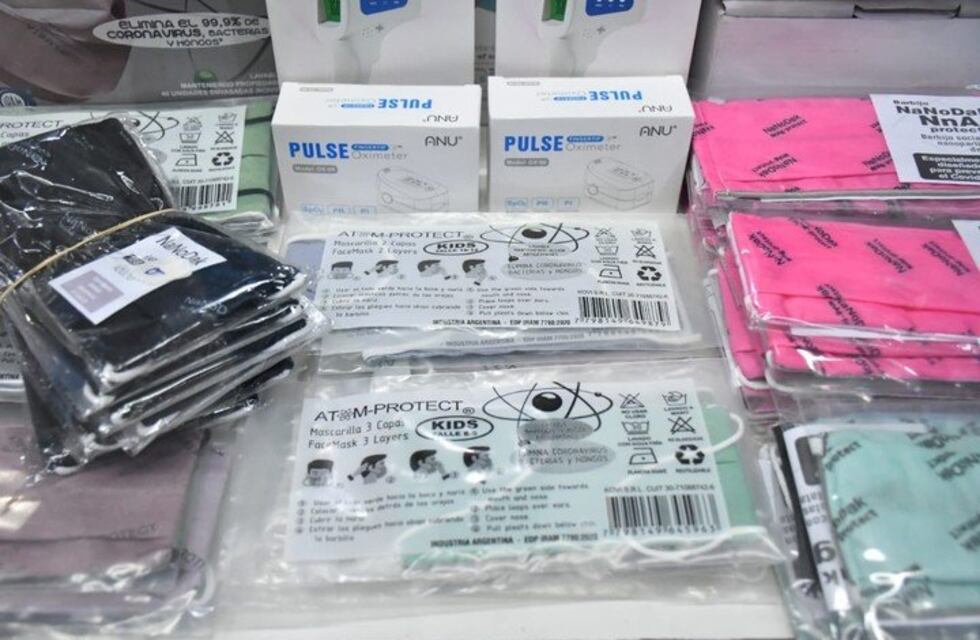 Frenaron a tres bandas que comercializaban barbijos truchos del Conicet: tenían armas y municiones