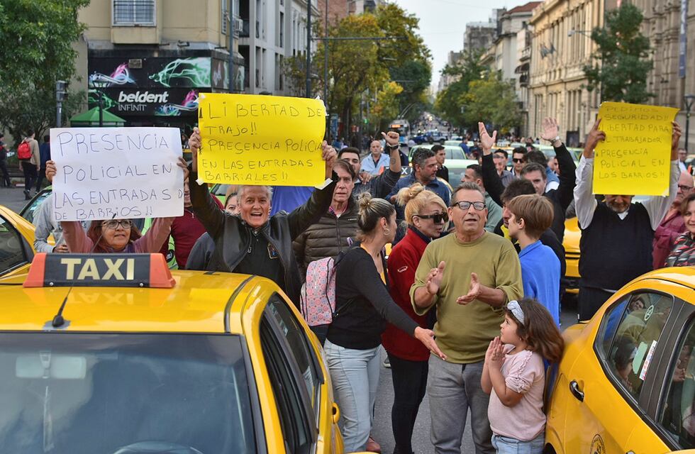 Inseguridad en Córdoba: taxistas volvieron a marchar frente a Patio Olmos pidiendo más controles