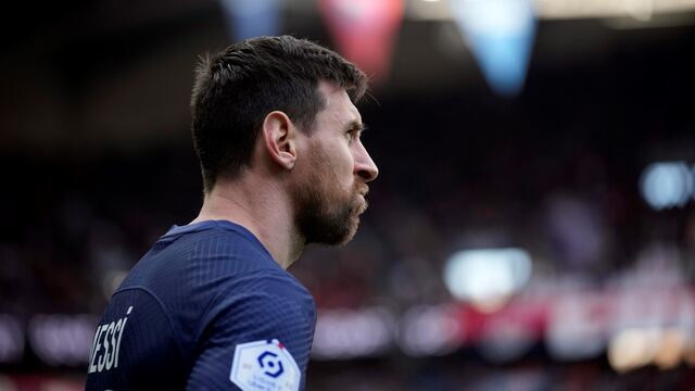 Lionel Messi y un momento de incertidumbre en el París Saint-Germain de Francia. (AP)
