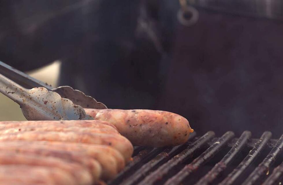 Su curso ofrece choripanes para juntar fondos y lanzó un tremendo rap para anunciar la venta en Córdoba