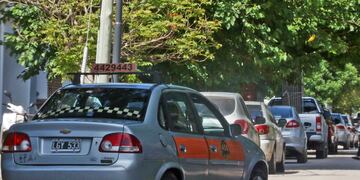 Taxistas aumentarán la tarifa a 100 o 150 pesos.