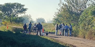 La policía halló a las víctimas sobre un camino de acceso a la Ruta Provincial 22.