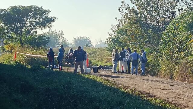 La policía halló a las víctimas sobre un camino de acceso a la Ruta Provincial 22.