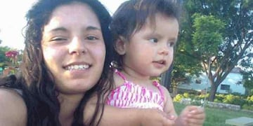 BUSCADAS. Familiares y amigos de Marisol Reartes (20) y su hija Luz Morena (3) marcharon ayer en Villa de Las Rosas.