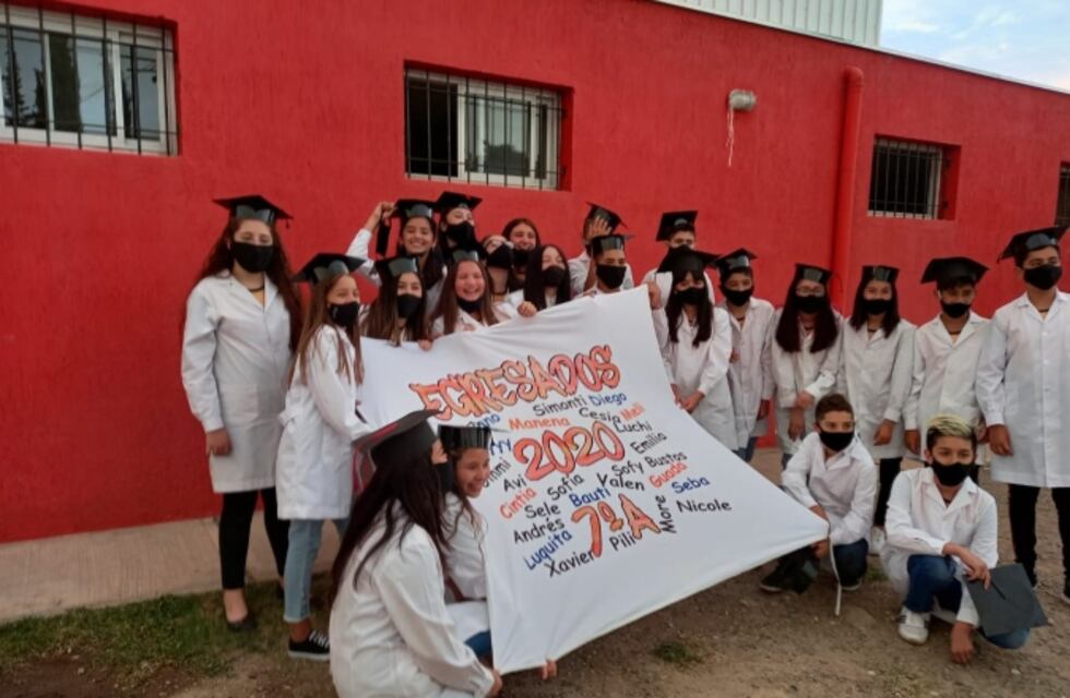 Padres de alumnos sancarlinos organizaron el acto de colación de sus hijos