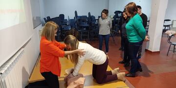 Jornada de actualización y práctica en RCP, uso de Desfibrilador y Primeros Auxilios en Cresta