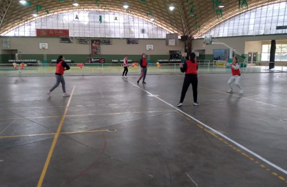 Se está Jugando en Arroyito y también en Ushuaia el partido de Handball más largo del Mundo