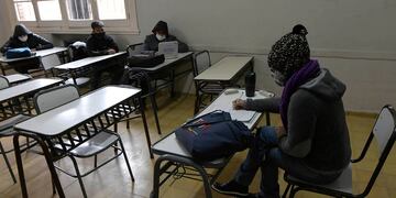 A pesar de las bajas temperaturas los chicos siguen en las aulas.