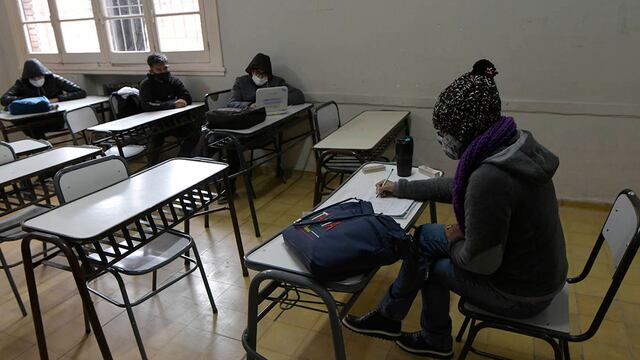 A pesar de las bajas temperaturas los chicos siguen en las aulas.