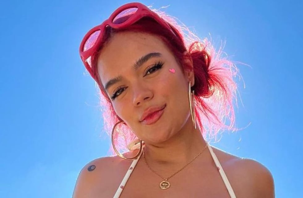 Karol G publicó fotos inéditas y desató un debate en las redes sociales