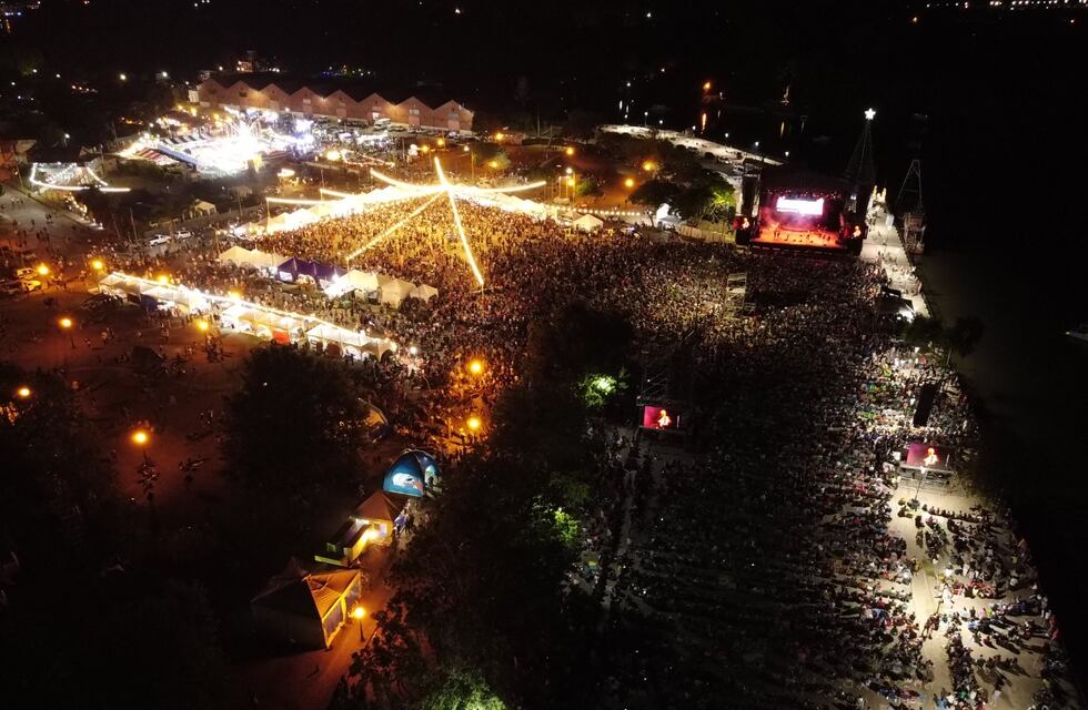 Con más de 40 mil personas quedó inaugurada la primera noche de la “Fiesta del Pescado y el Vino Entrerriano”